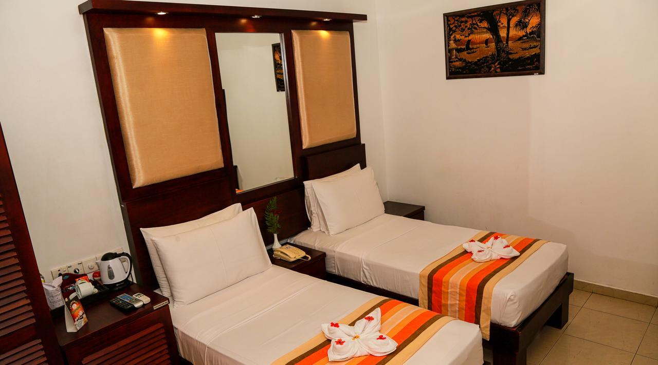 Oak Ray Serene Garden Hotel Kandy Extérieur photo