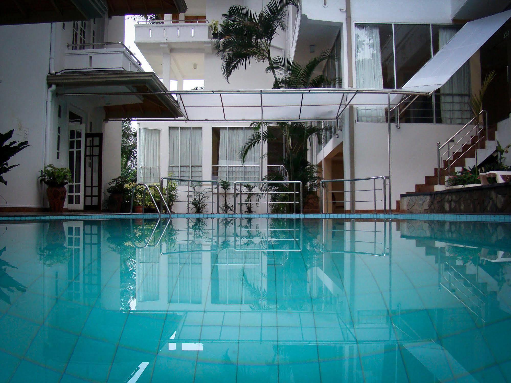 Oak Ray Serene Garden Hotel Kandy Extérieur photo